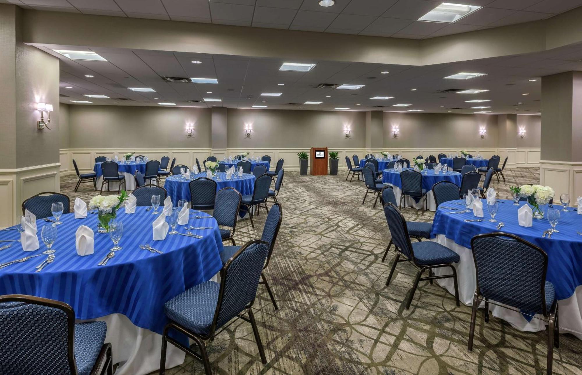 Hilton Lexington Downtown Hotel Bagian luar foto