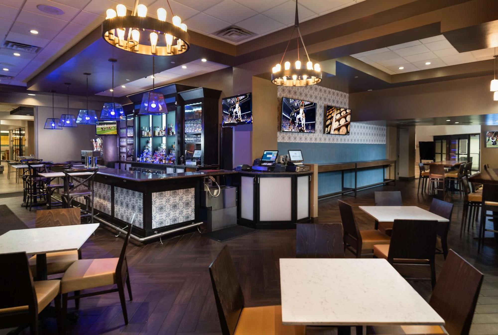 Hilton Lexington Downtown Hotel Bagian luar foto