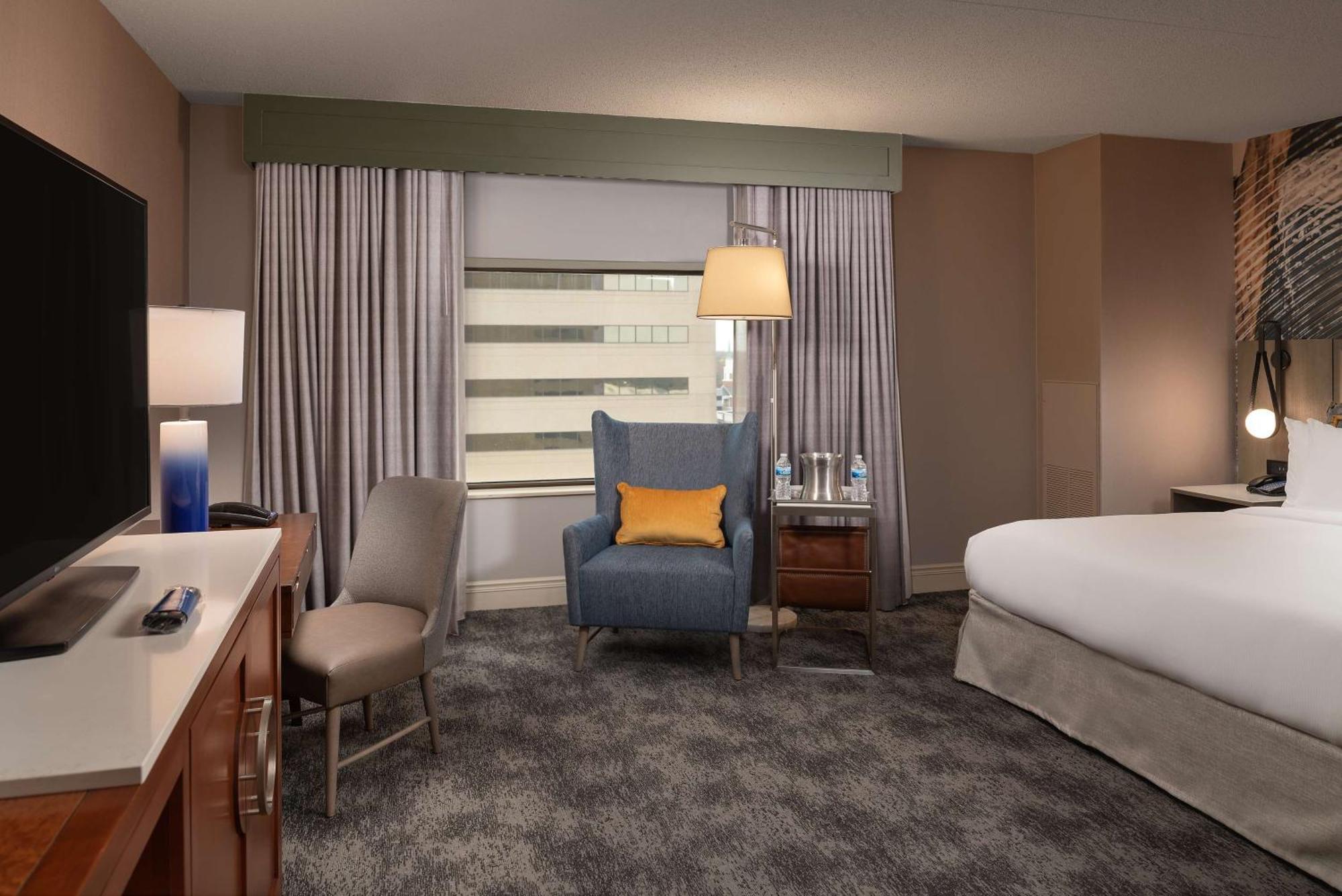 Hilton Lexington Downtown Hotel Bagian luar foto