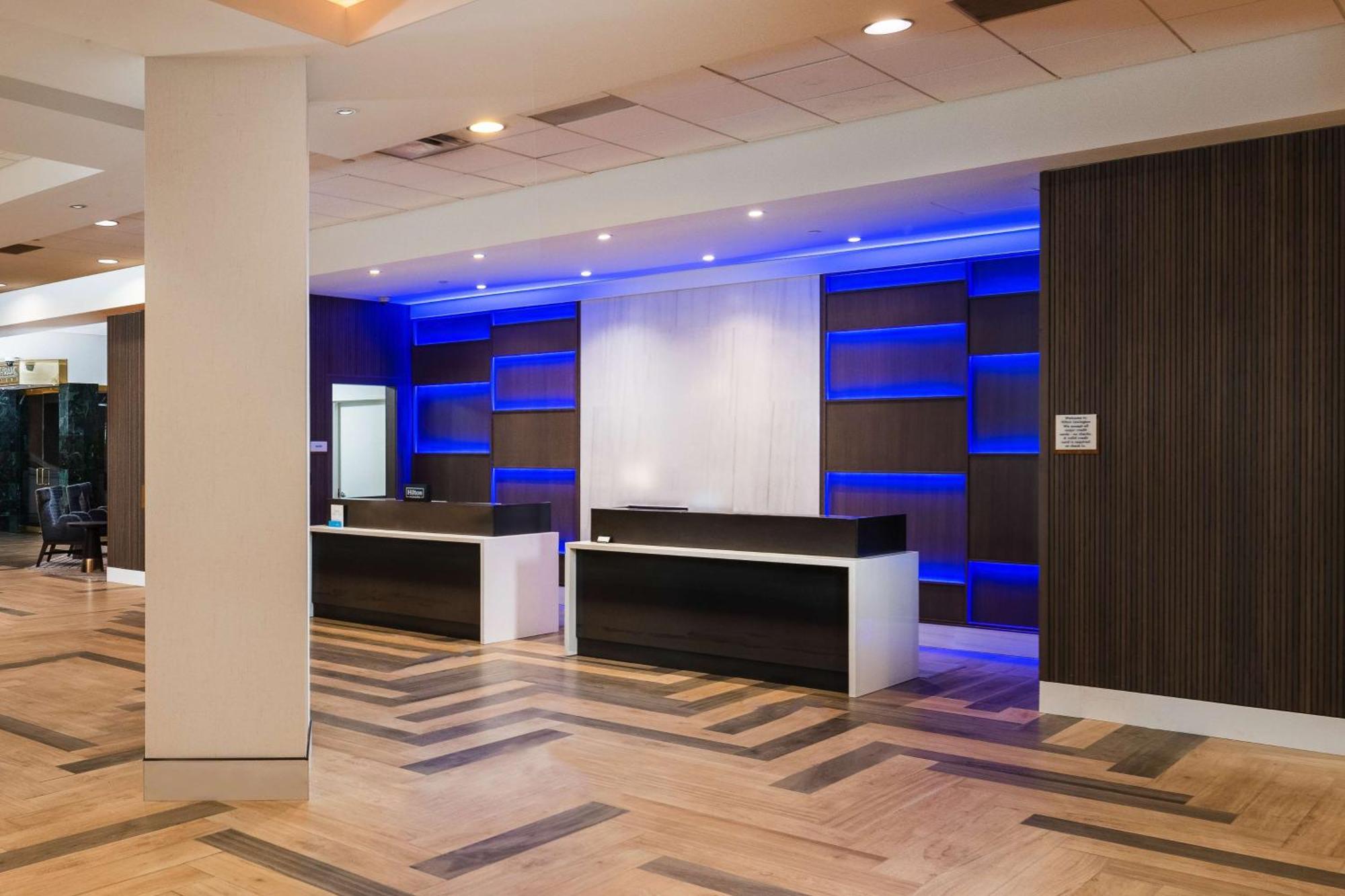 Hilton Lexington Downtown Hotel Bagian luar foto