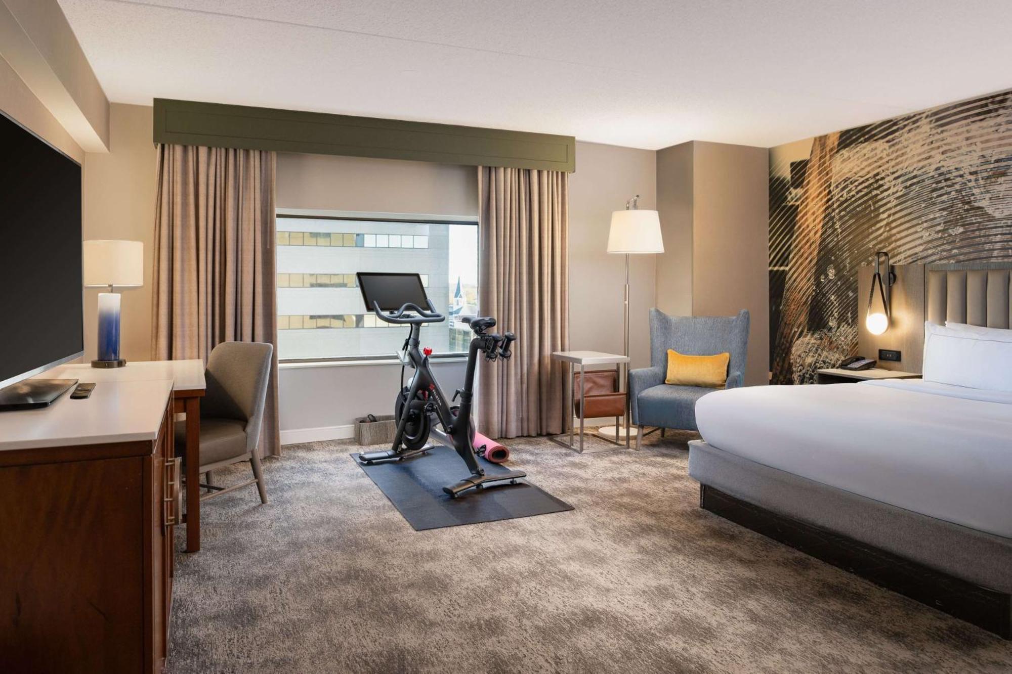 Hilton Lexington Downtown Hotel Bagian luar foto