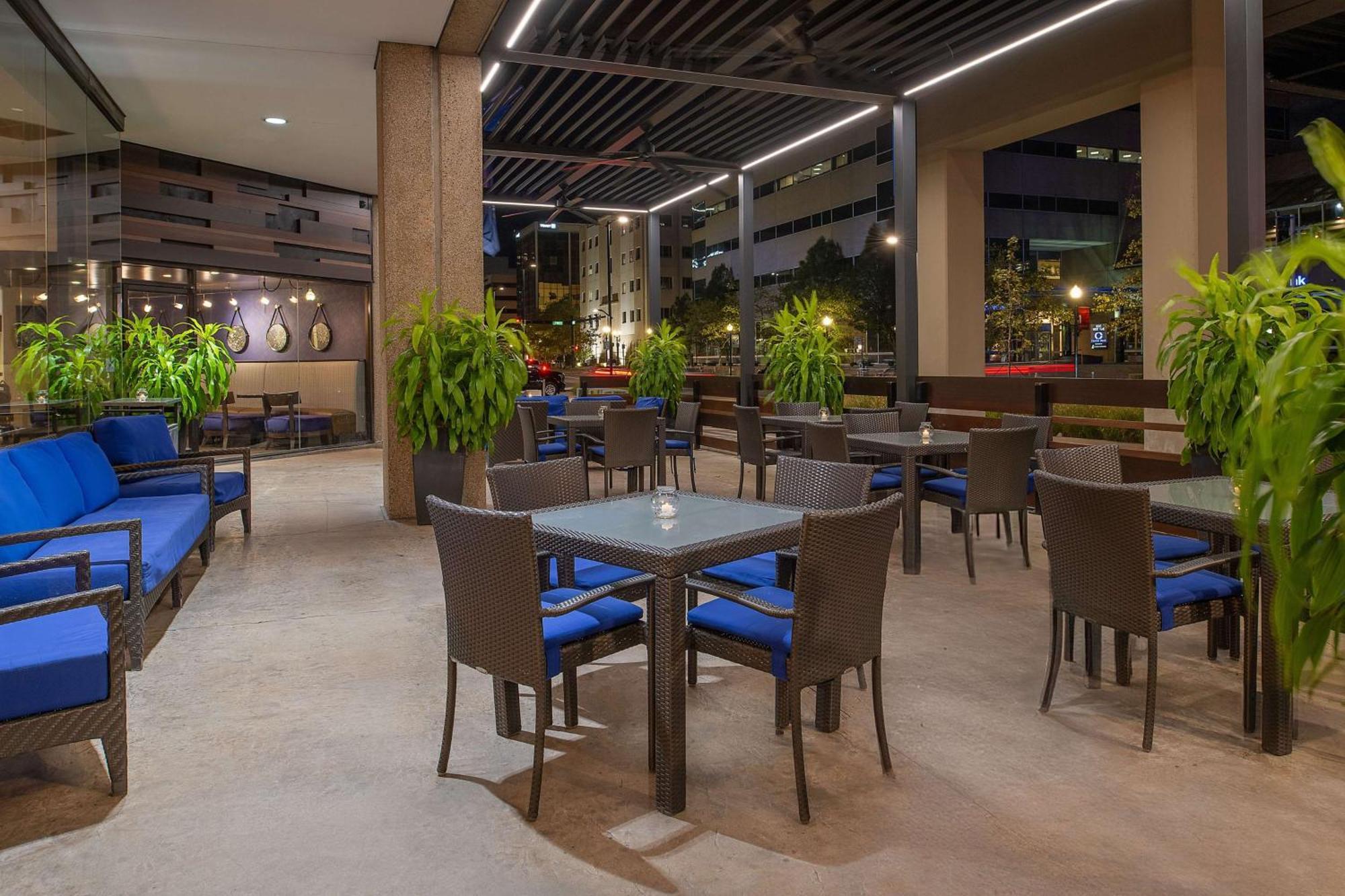 Hilton Lexington Downtown Hotel Bagian luar foto