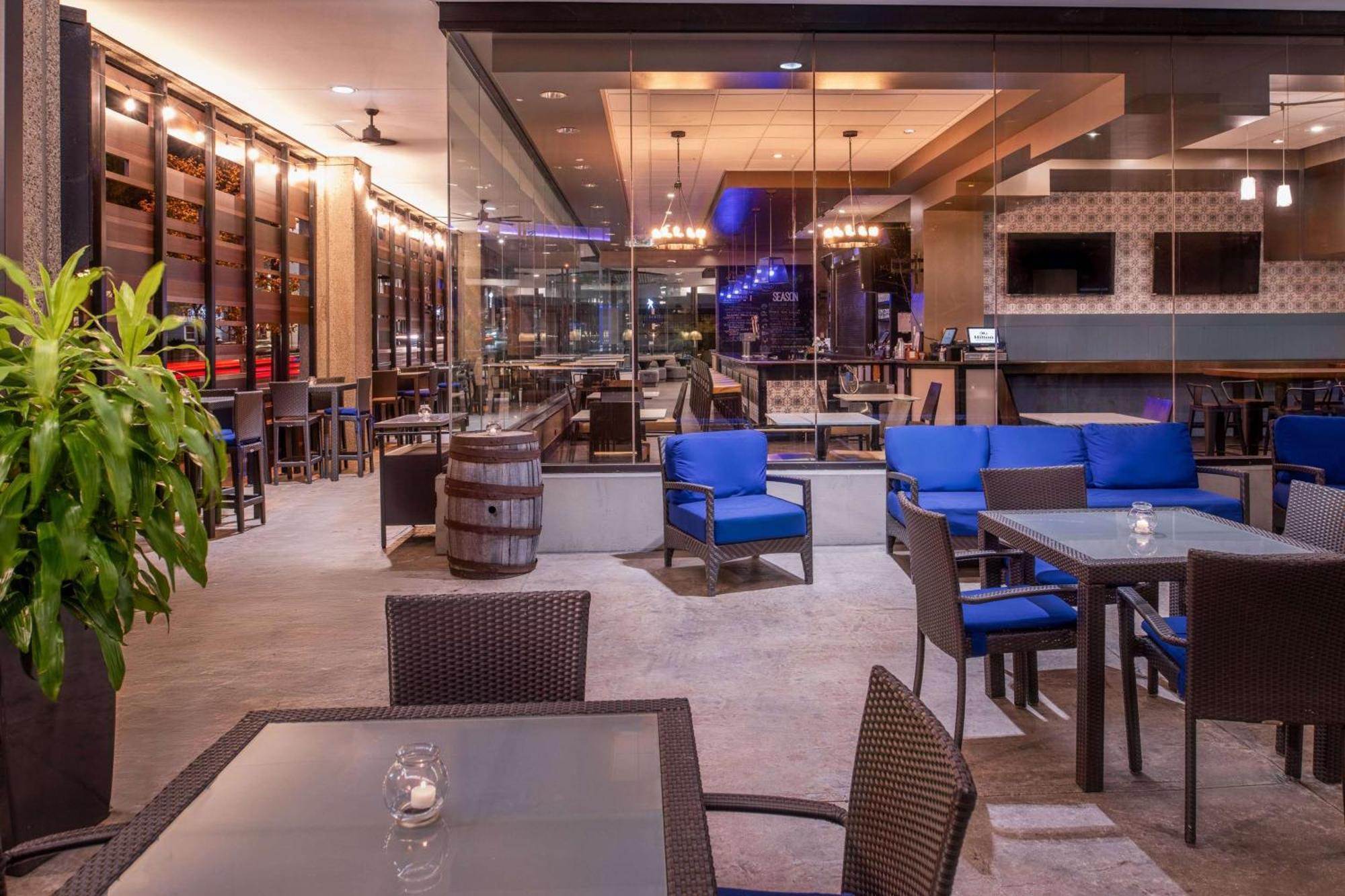 Hilton Lexington Downtown Hotel Bagian luar foto